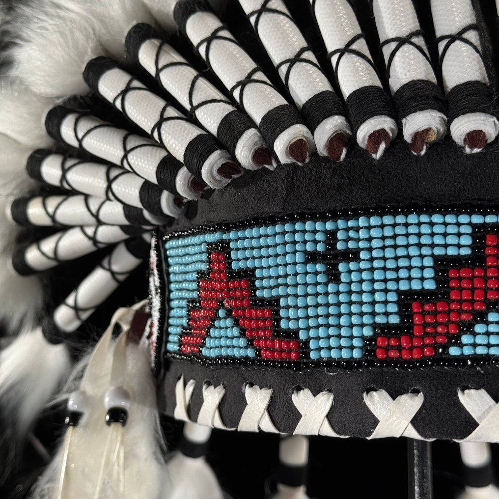 Decorative ornament - NO RESERVE PRICE - Impressive remake of an Indian headdress on a custom stand - #5 - Indonesia #4.3