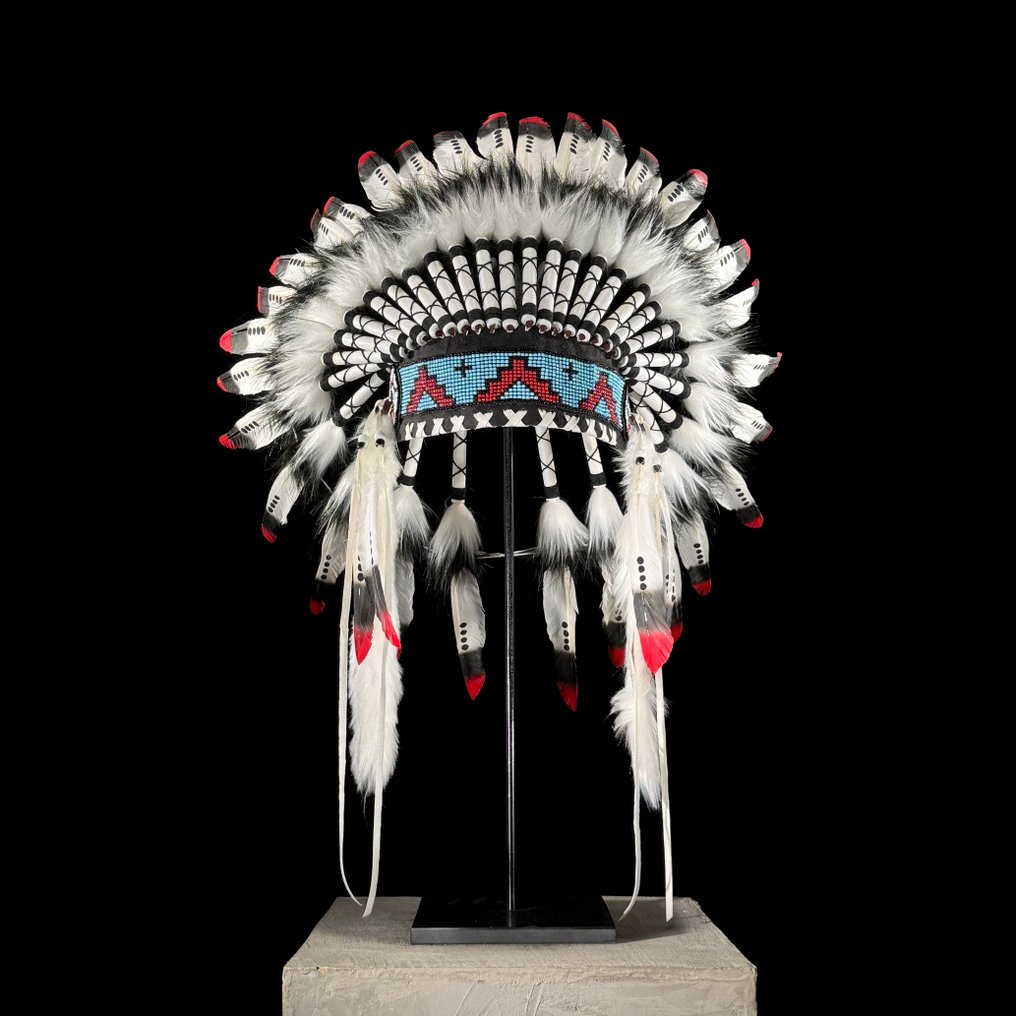 Decorative ornament - NO RESERVE PRICE - Impressive remake of an Indian headdress on a custom stand - #5 - Indonesia #2.1