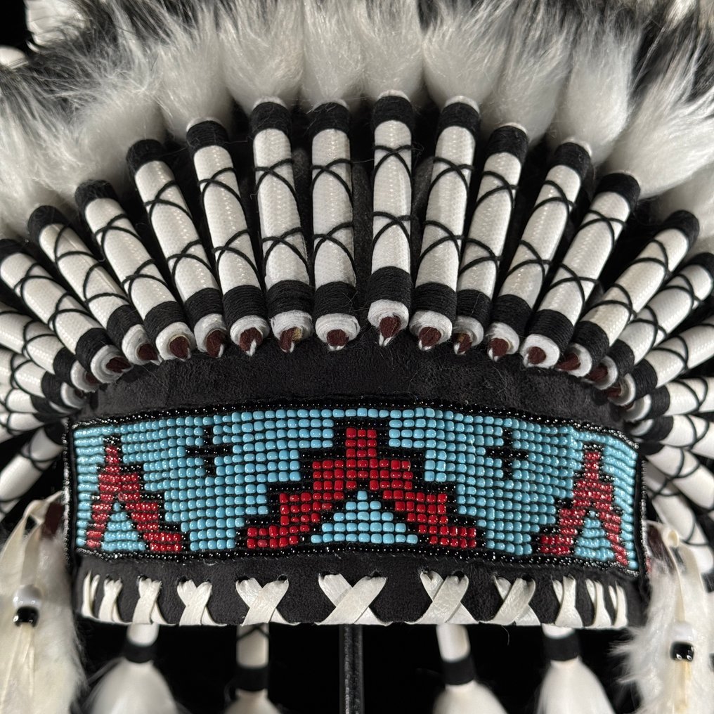 Decorative ornament - NO RESERVE PRICE - Impressive remake of an Indian headdress on a custom stand - #5 - Indonesia #3.2