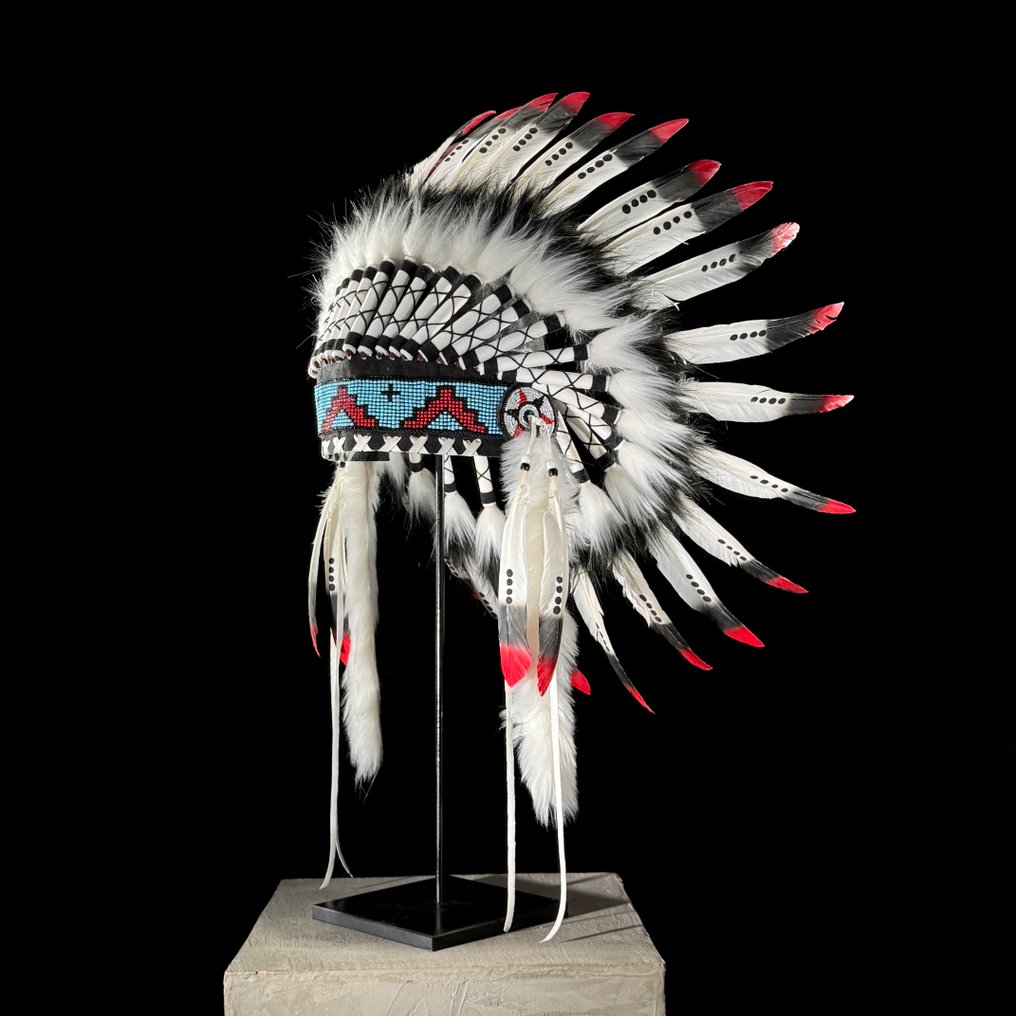 Decorative ornament - NO RESERVE PRICE - Impressive remake of an Indian headdress on a custom stand - #5 - Indonesia #1.0