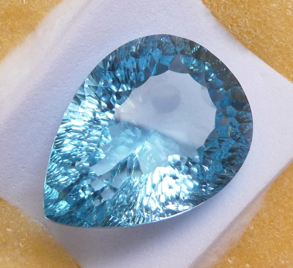 Topas  - 35.66 ct - Instituto Gemólogico Español (IGE) #4.3