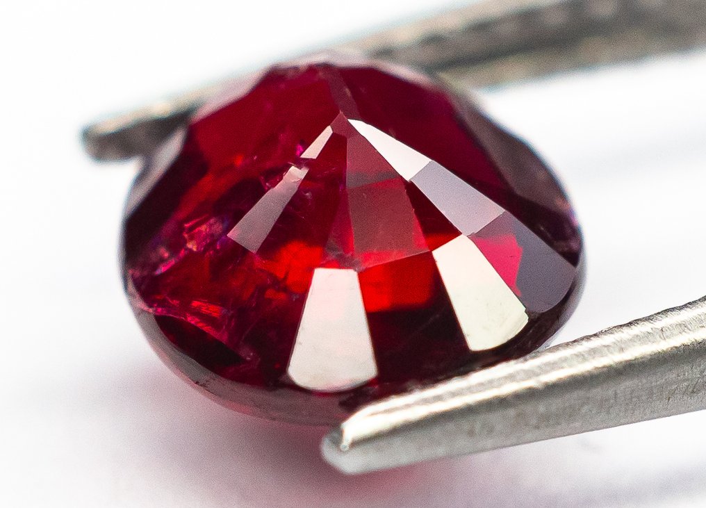 Rubí  - 2.05 ct - Lotus Gemology - 'Rojo Real' (Mozambique) #4.3