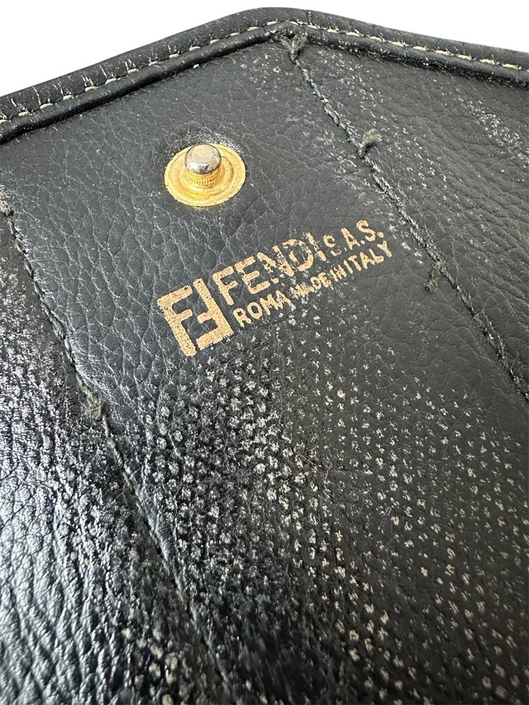Asiakirjapidike - Fendi #4.3