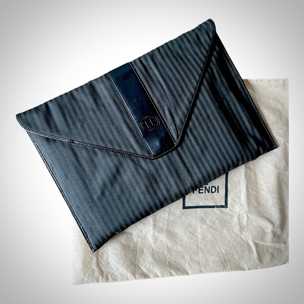 Asiakirjapidike - Fendi #1.0