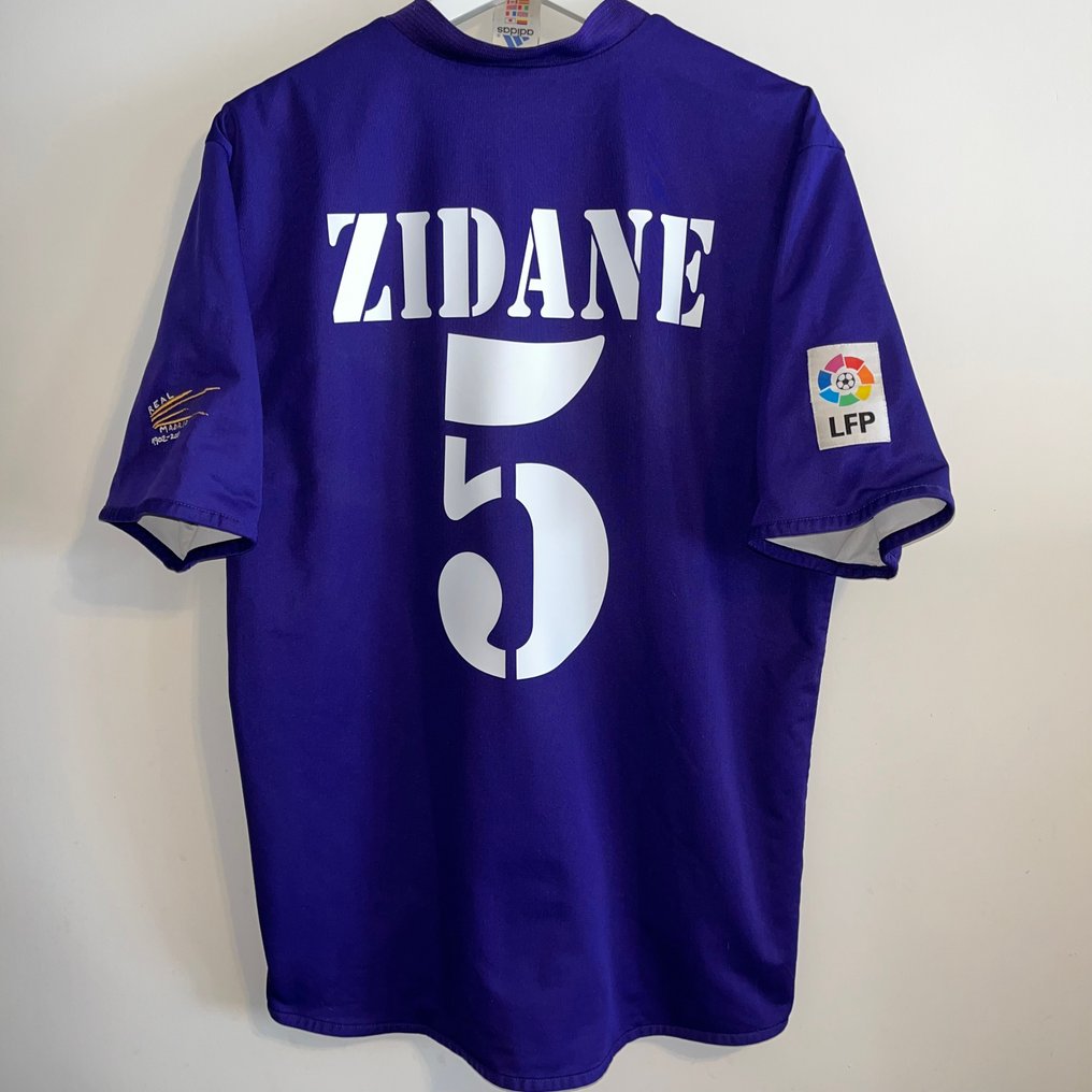 皇家马德里 - 西班牙甲级联赛 - 齐内丁·齐达 - 2002 - 足球衫 #1.0
