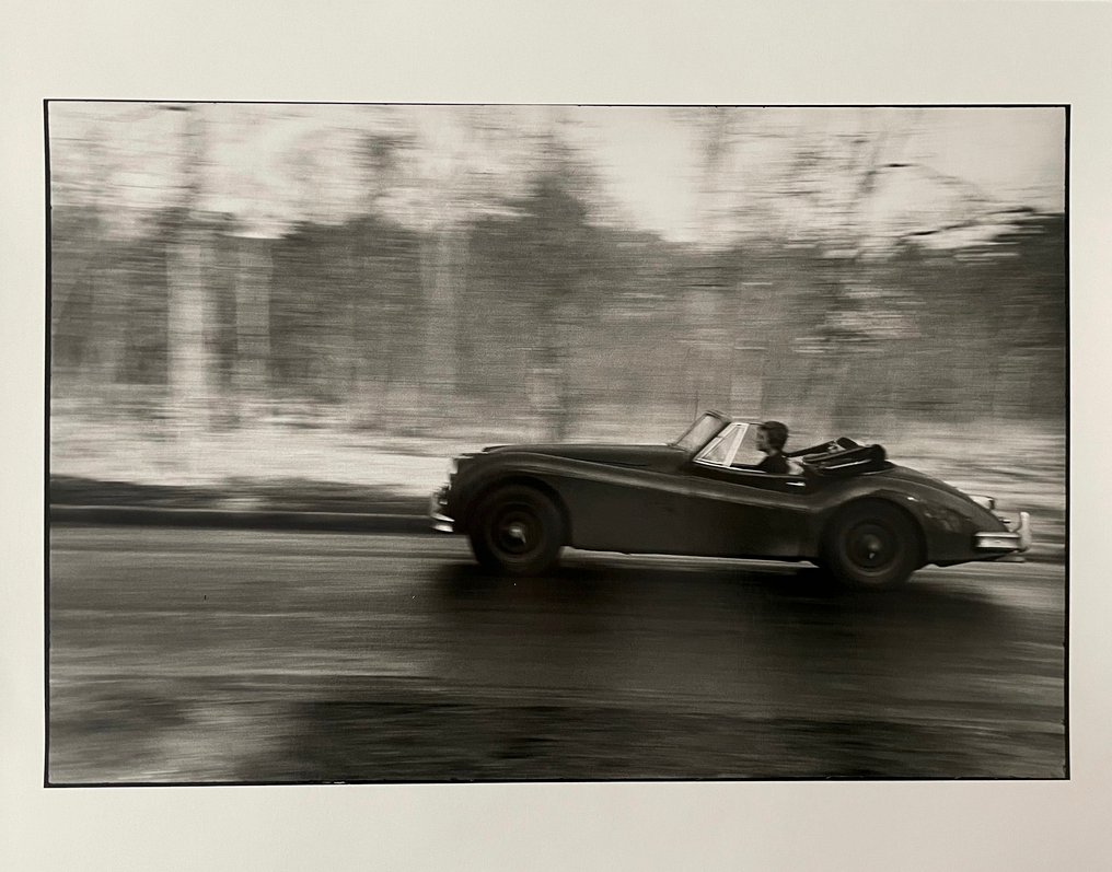 Simon Michou (1931-2003) - Françoise Sagan au volant de sa Jaguar XK 140 #1.0