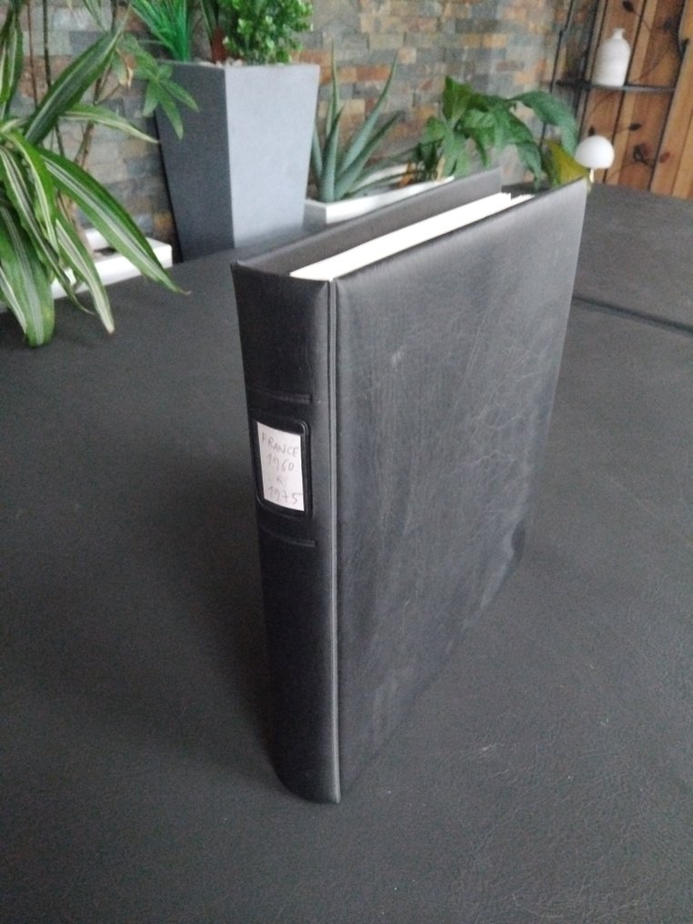 Γαλλία 1960/1975 - Συλλογή με γραμματόσημα N/O + FDC (Αεποσταλμένα, Υπηρεσία Tp, Τέλη & Πρέο) σε άλμπουμ Lindner. - // Cote Y&T & Accessoire en très bon état. #1.0