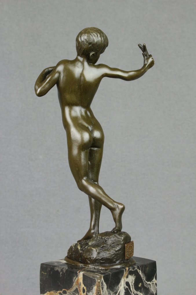 Rzeźba, Milo - Boy with Slingshot - 2 kg - 32 cm - Brąz patynowany #4.3