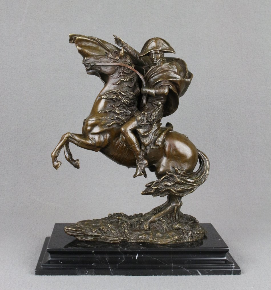Claude - Γλυπτό, Napoleon crossing the Alps - 6 kg - 30 cm - Πατιναρισμένος μπρούτζος #1.0