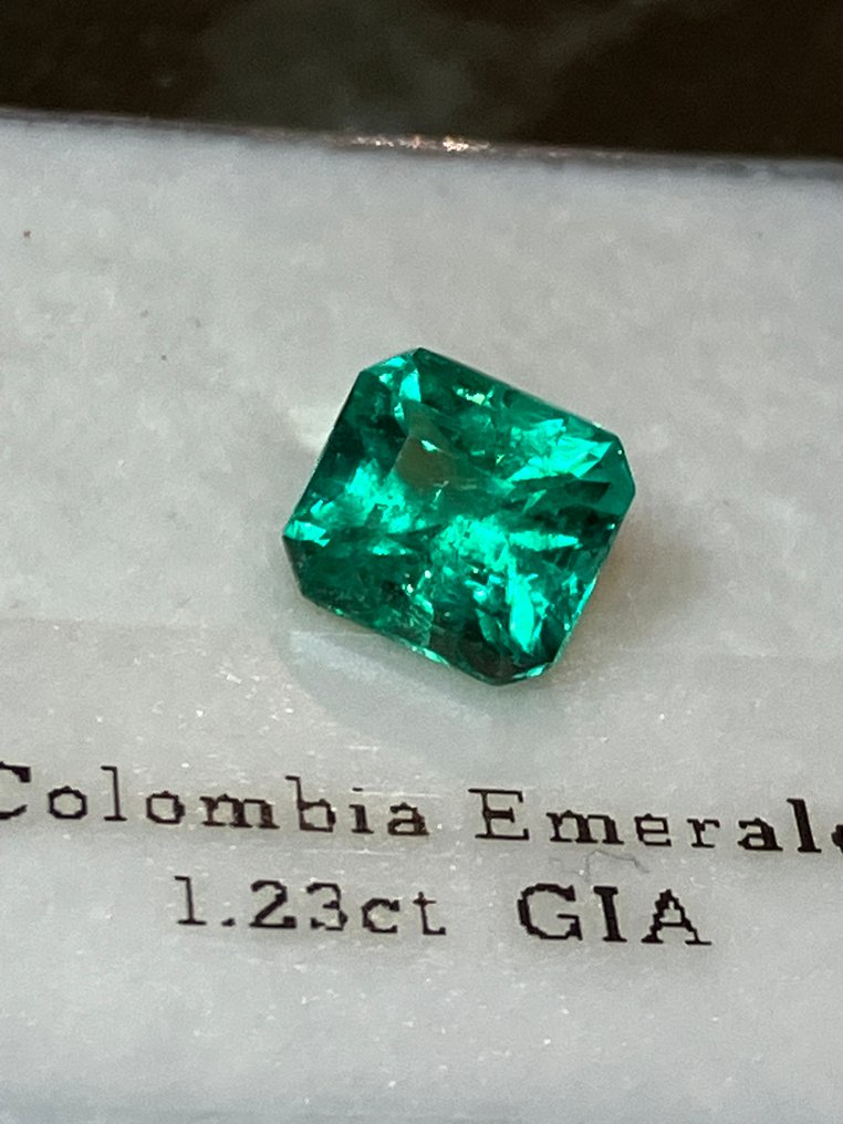 1 pcs Zöld Smaragd - 1.23 ct - Amerikai Gemmológiai Intézet (GIA) #4.3