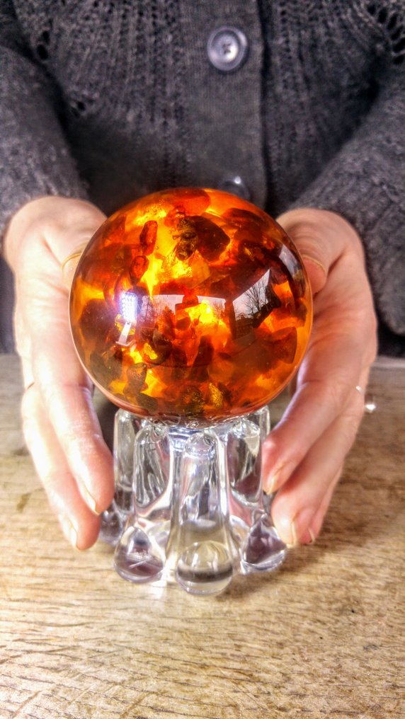Amber - Amber - Amber Sphere with Bee inclusion on stand - 75 mm - 75 mm  (No Reserve Price) #3.2