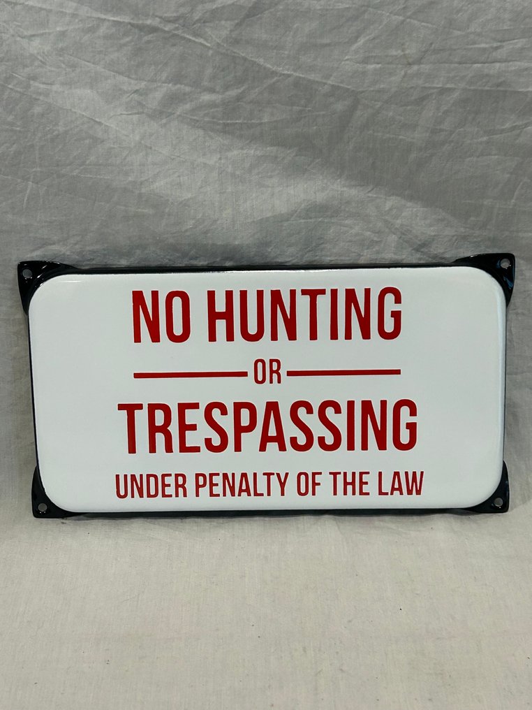 Enamel sign - No hunting or trespassing. - Enamel #1.0