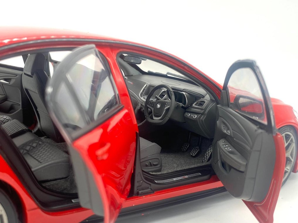Biante 1:18 - Machetă mașină - Holden HSV GTSR W1 Phantom – 2017 – Rood - Model HQ produs de Autoart #3.2