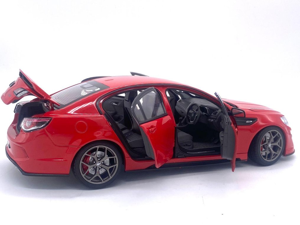 Biante 1:18 - Machetă mașină - Holden HSV GTSR W1 Phantom – 2017 – Rood - Model HQ produs de Autoart #4.3