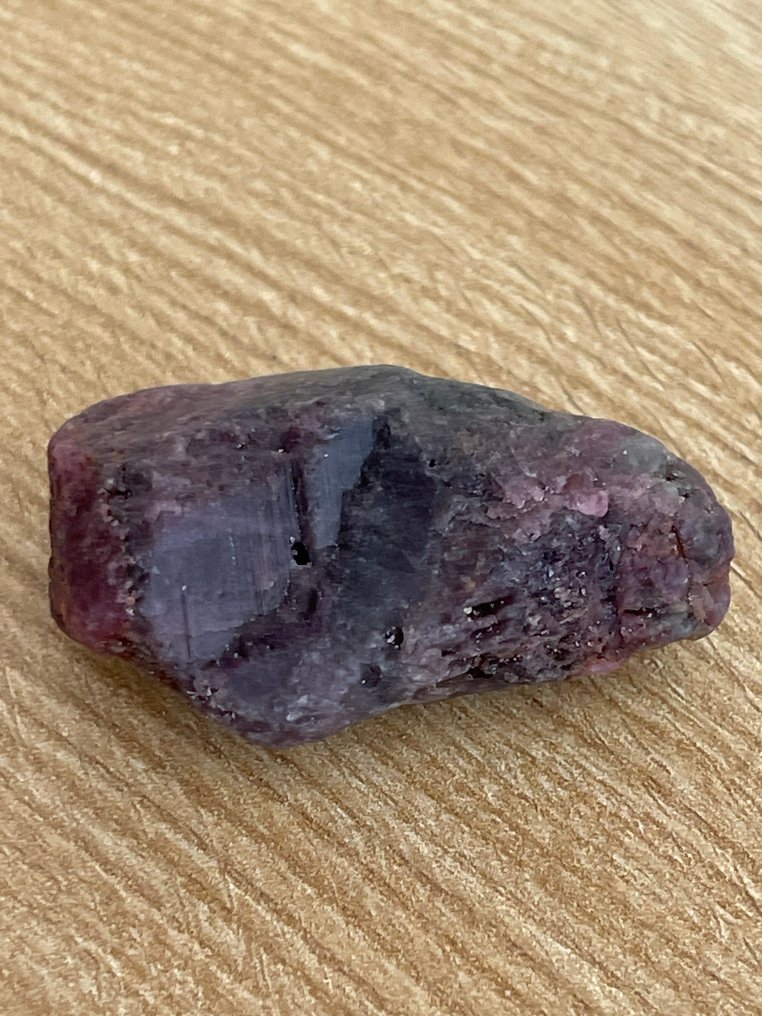 Ruby Rough. 347,5 Cts. Huge Mozambique Blood Ruby Crystal. %100 Natural - Height: 50 mm - Width: 36 mm- 69.5 g #4.3