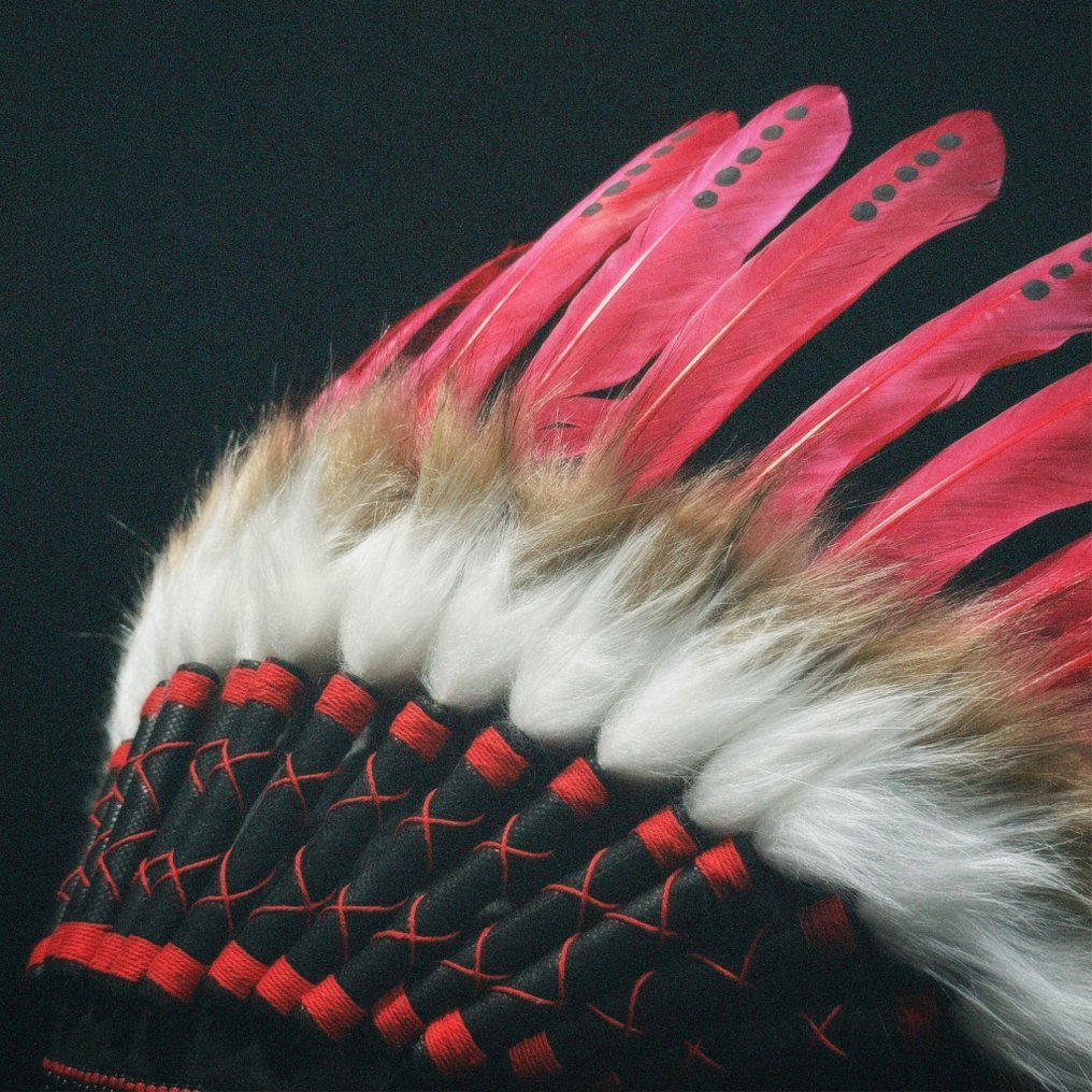 Zierornament - NO RESERVE PRICE - Stunning Remake Indian Headdress on a custom stand - #4 - Indonesien #1.0