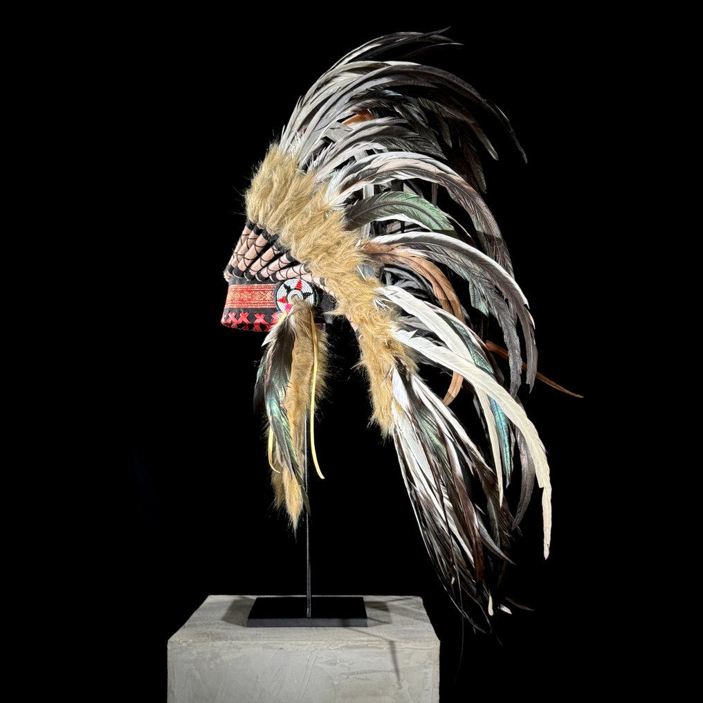 Ornament decorativ - NO RESERVE PRICE - Impressive Remake Indian headdress on a custom stand - #3 - Indonezia #2.1