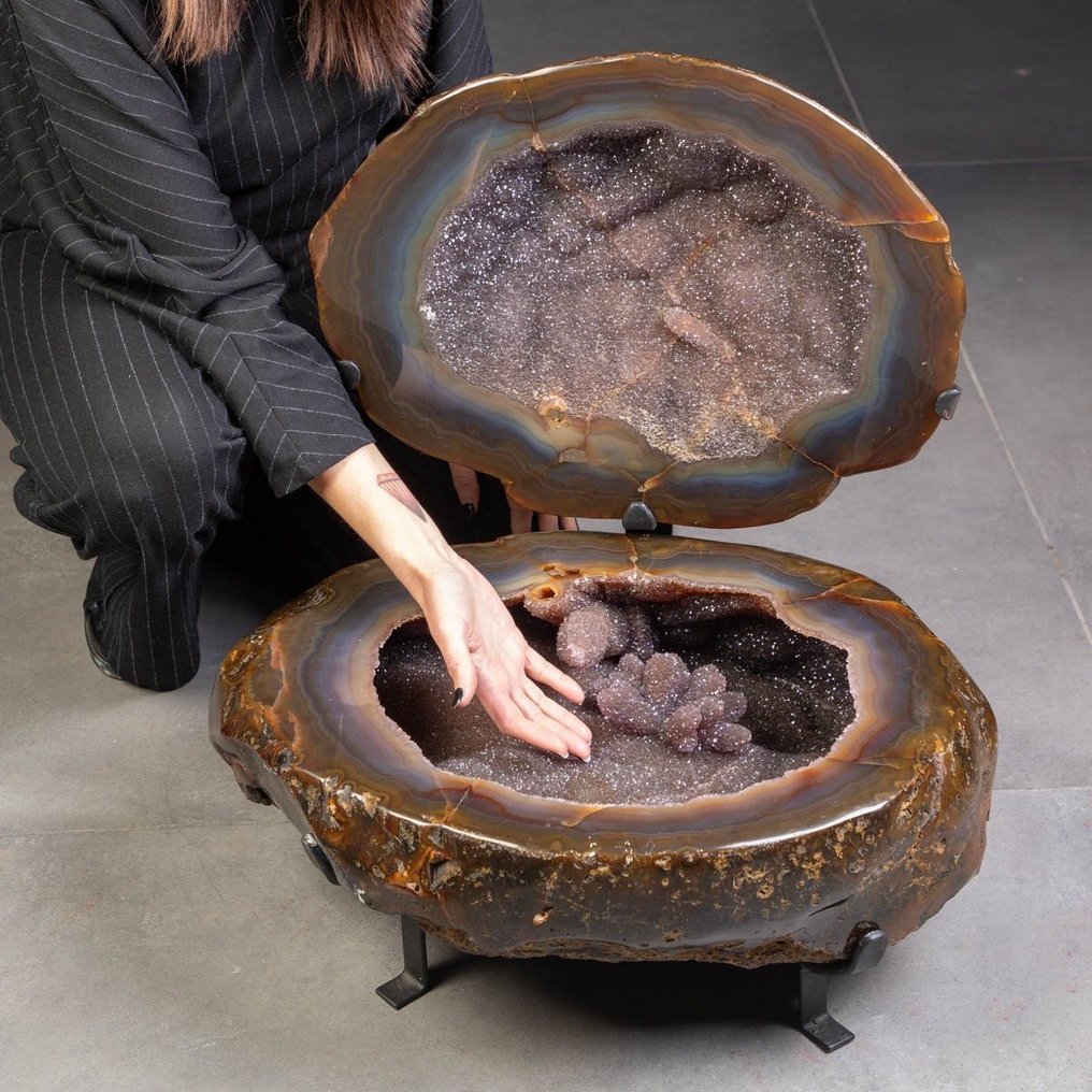 Beautiful and exclusive large agate geode Exclusive Geode Agate "Treasure Box" - Height: 63 cm - Width: 58 cm- 67.6 kg #1.0