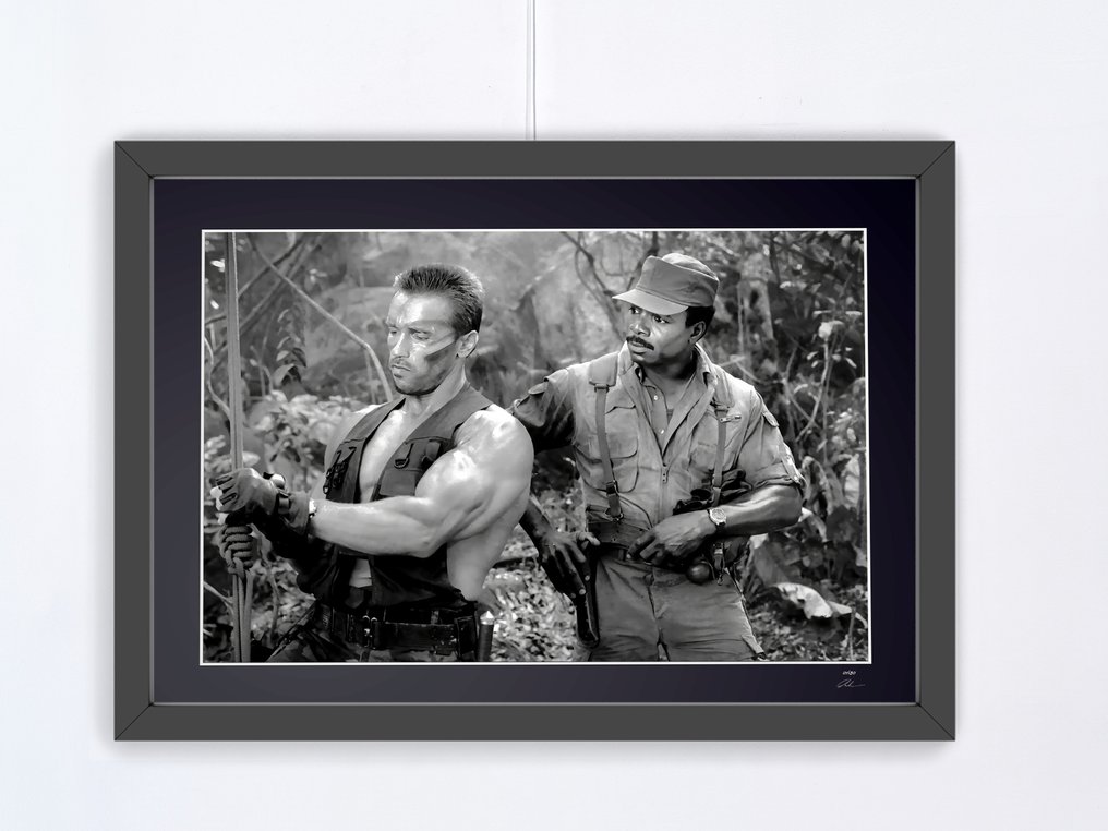 Predator (1987) - Arnold Schwarzenegger & Carl Weathers - Fine Art Photography - Luxury Wooden Frame 70X50 cm - Limited Edition 01 of 30 - Serial 20134 - Original Certificate (COA), Hologram - 100% New. Shipping Reduction from 3 items #3.2