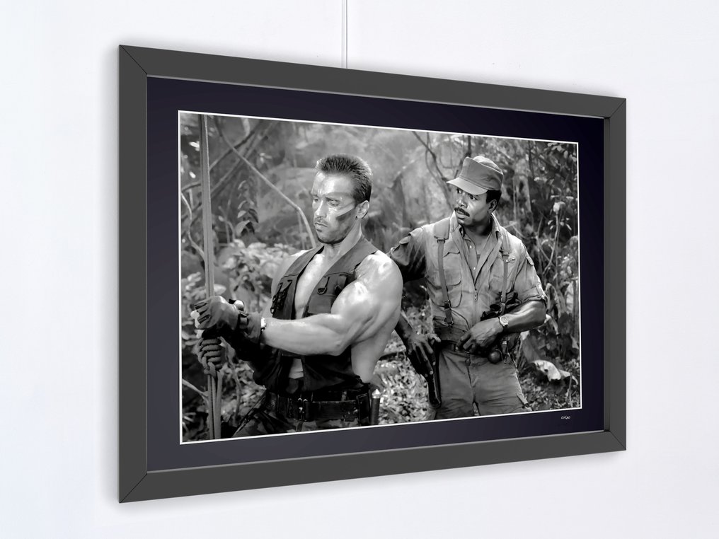 Predator (1987) - Arnold Schwarzenegger & Carl Weathers - Fine Art Photography - Luxury Wooden Frame 70X50 cm - Limited Edition 01 of 30 - Serial 20134 - Original Certificate (COA), Hologram - 100% New. Shipping Reduction from 3 items #4.3