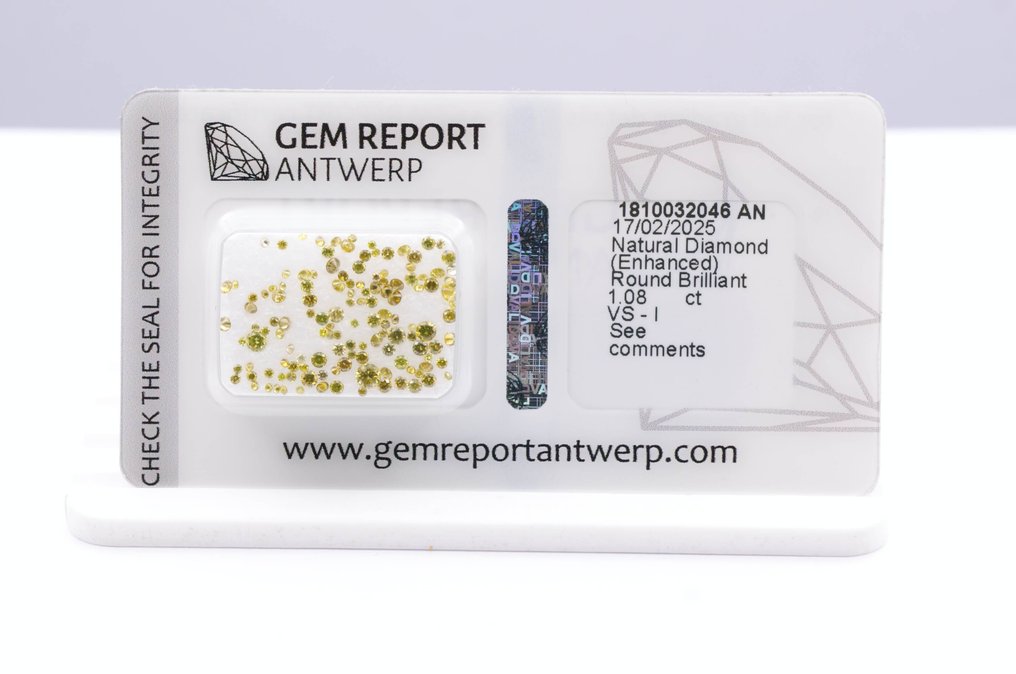 No Reserve Price - 132 pcs Diamond (Colour-treated) - 1.08 ct - Round - VS1, I1 - Gem Report Antwerp (GRA) #3.2