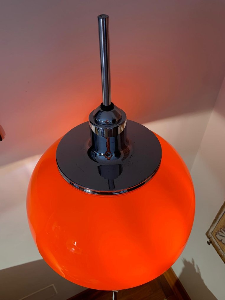 Harvey Guzzini, Luigi Massoni - Lámpara de pie - Vetro Opalino
Metallo
Plexiglass, Acero - Meblo - Mod. Faro #4.3