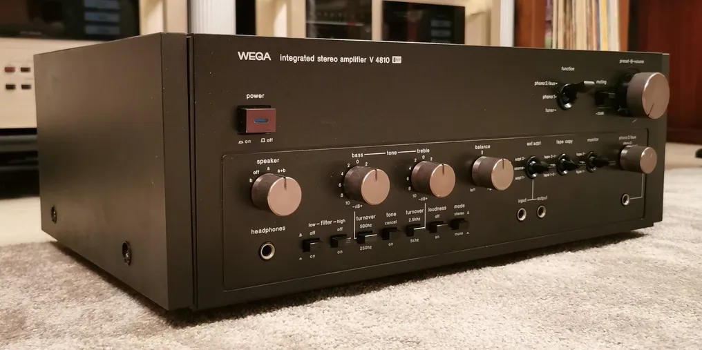 Wega - V-4810 Solid state integrated amplifier #1.0
