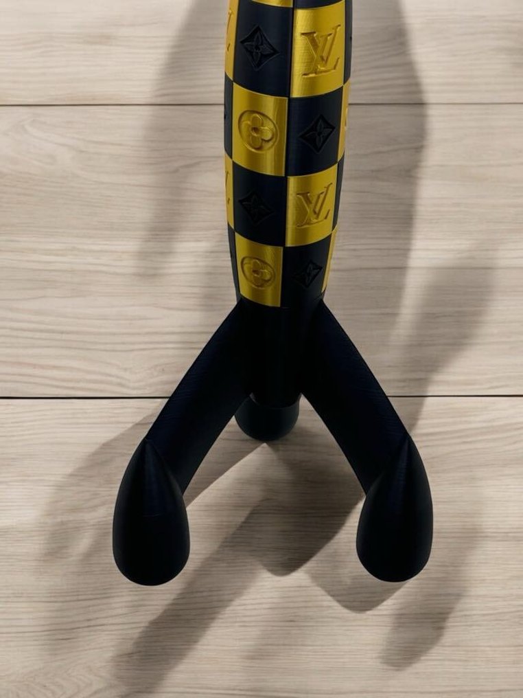 Art Stray-Nos - " Voyage Étoilé : Fusée Louis Vuitton en noir et or. " #3.2