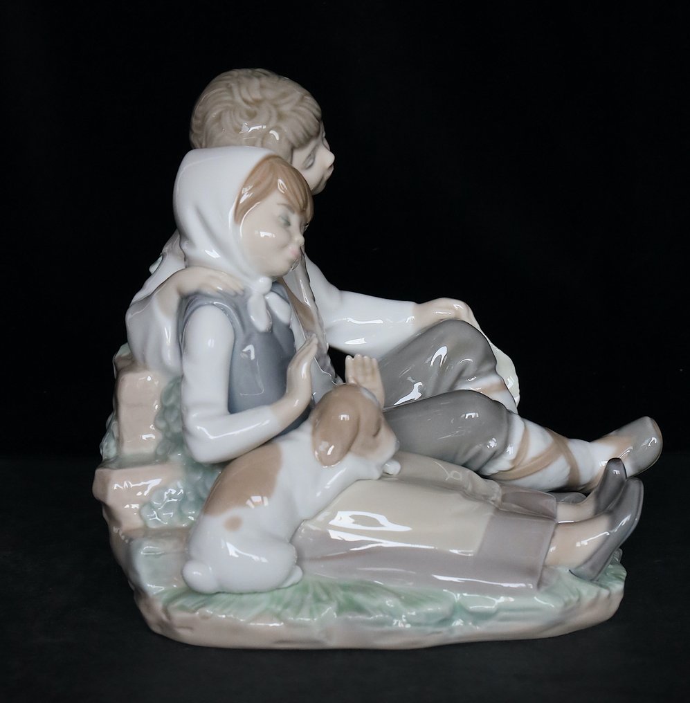Lladró, DG2159 - Szobor, “Due fratelli si riposano" - 15 cm - Porcelán - 1970 #2.1