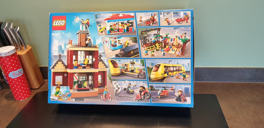 Lego Setat - 60271 - Oraș - Marktplein #1.0