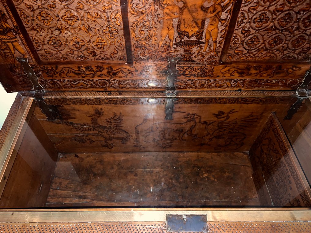 Σεντούκι - Κέδρος ή ένα άλλο μαλακό ξύλο - Ένα Κασσόνε πόκερ και μακρύ έργο στην Αλτζόι #1.0