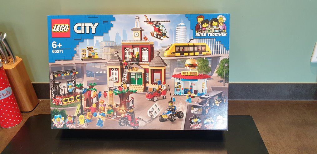 Lego Setat - 60271 - Oraș - Marktplein #1.0