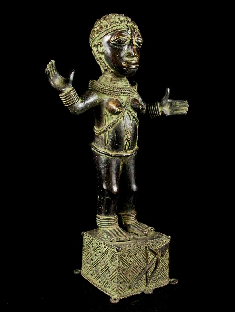 Frau mit erhobenen Armen - Sculpture - Bronze - In the style of Bini/Edo - Nigeria #1.0