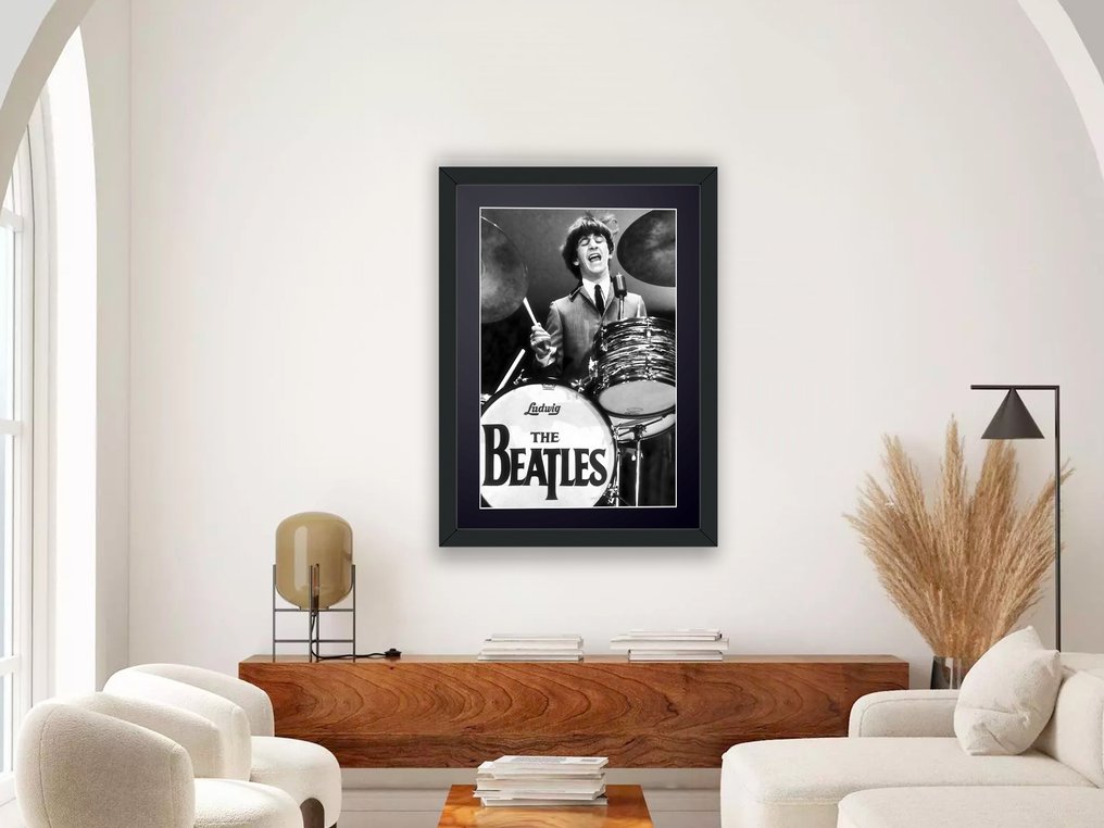 The Beatles - Ringo Starr 1964 - Fine Art Photography - Luxury Wooden Frame 70X50 cm - Limited Edition 02 of 20 - Serial 131 - Original Certificate (COA), Hologram - 100% New. Shipping Reduction from 3 items #2.1