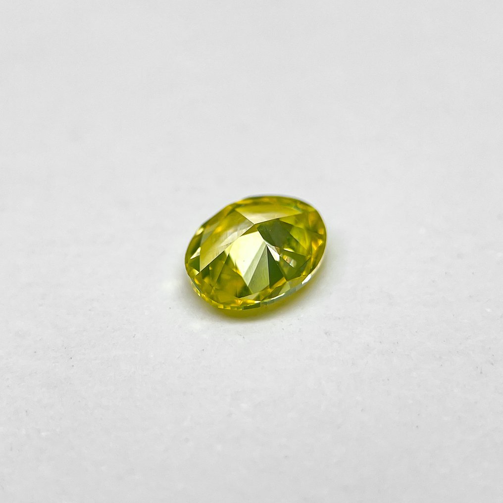 1 pcs 钻石 (天然色彩的) - 0.73 ct - 椭圆形 - Fancy vivid 稍帶綠色的 黄色 - VS1 轻微内含一级 - 美国宝石研究院(GIA) #3.2
