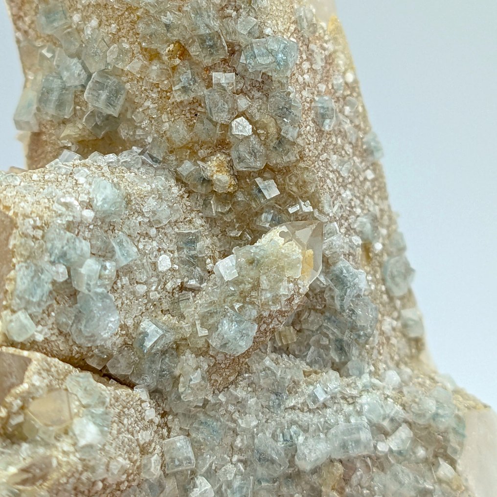 Quartz covered by blue apatite, hundreds of crystals. Crystals on matrix - Height: 123 mm - Width: 94 mm- 474 g #4.3