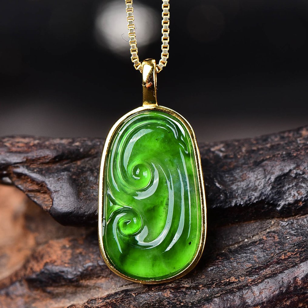 No Reserve Price - ALGT Certified - Untreated Jade Pendant (Type A) - A Perfect Blend of Craftsmanship and Natural Beauty- 2.25 g #1.0