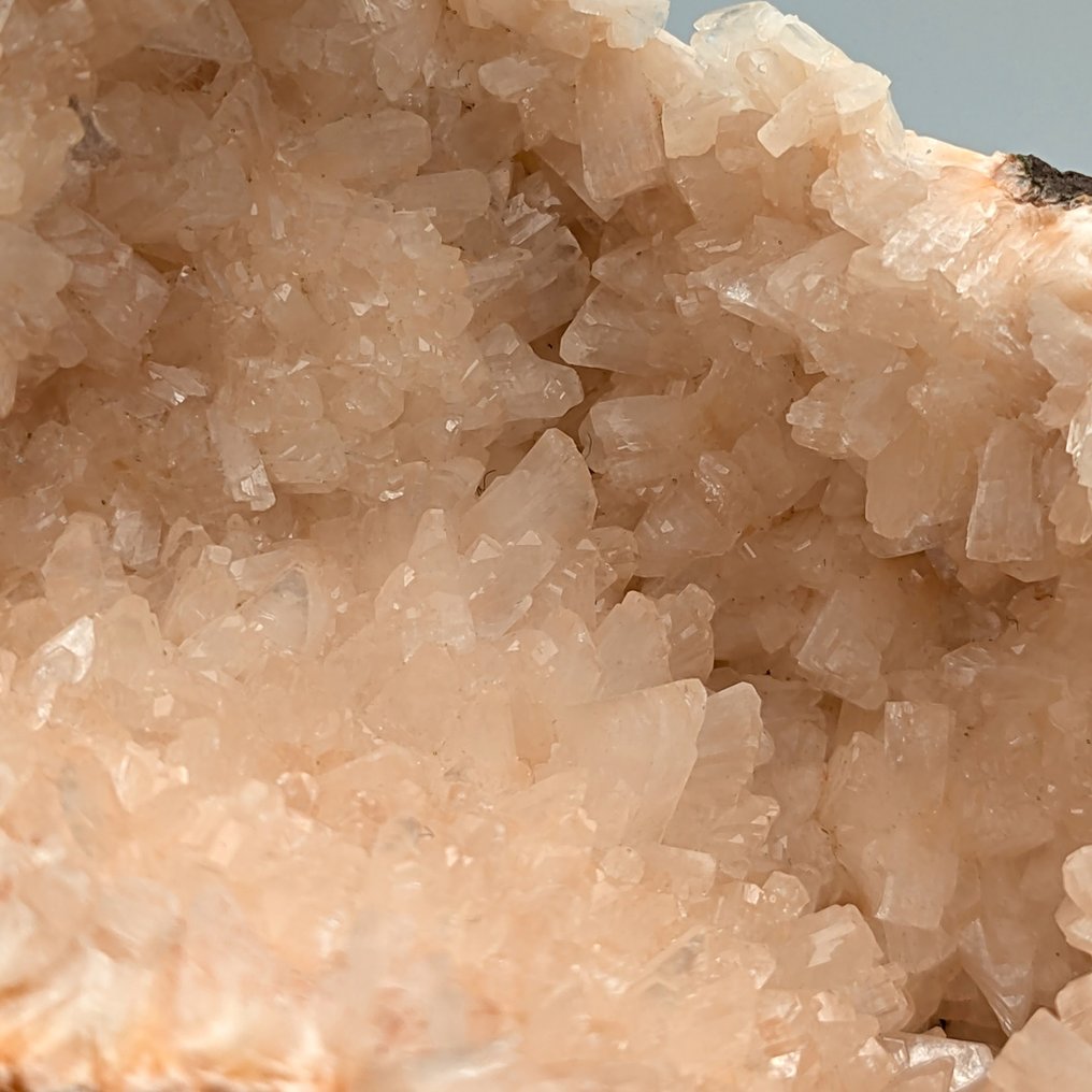 Äußerst seltame Geode aus Heulandit kanadisch! Intensives Rosa. Druse - Höhe: 99 mm - Breite: 77 mm- 387 g #3.2