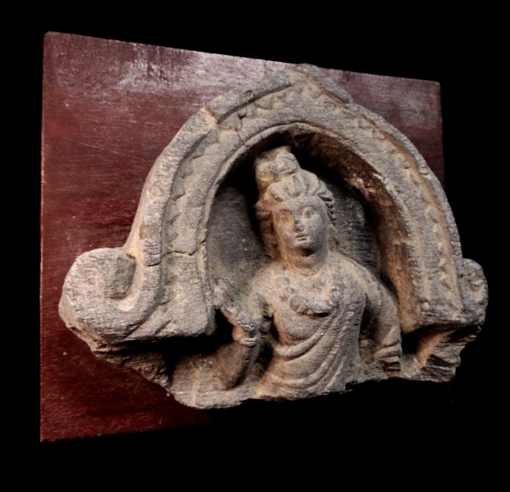 Gandhara - Buddha i en bue - Gresk-buddhistisk kunst - 1. / 3. århundre - vurdert av JY Nathan #2.1