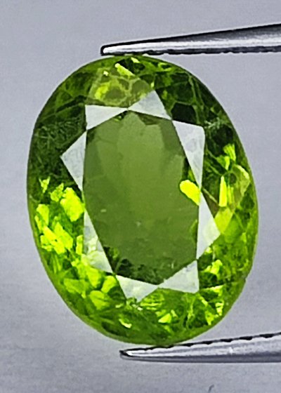 Peridot  - 5.89 ct - Instituto Gemólogico Español (IGE) #1.0