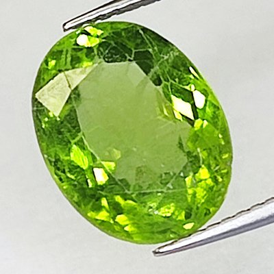Peridot  - 5.89 ct - Instituto Gemólogico Español (IGE) #2.1