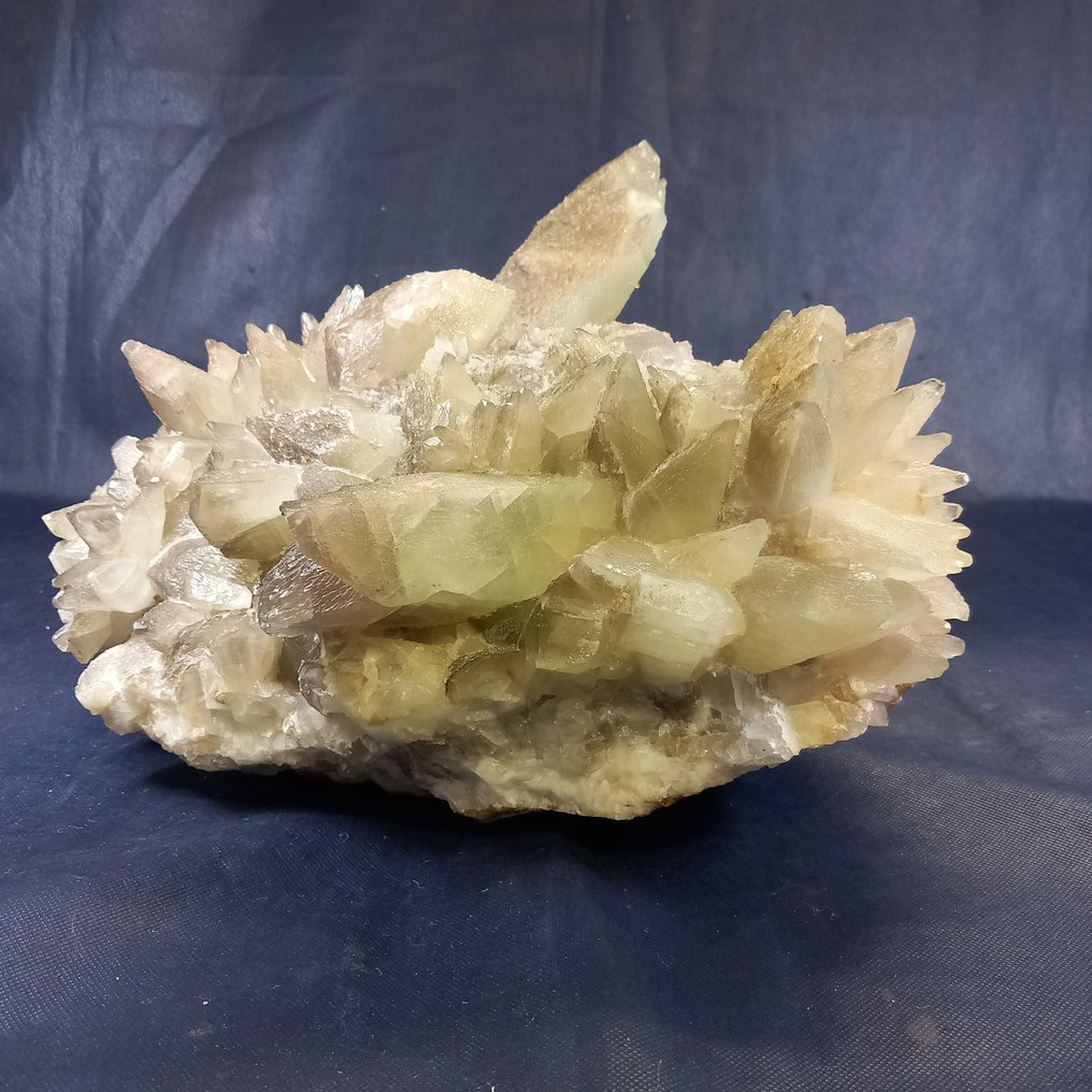 Calcite and fluorite Crystals on matrix - Height: 34 cm - Width: 36 cm- 23.28 kg - (1) #1.0