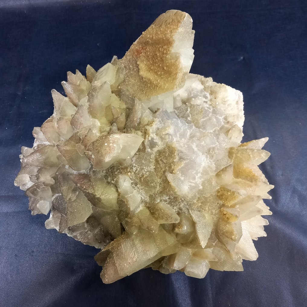 Calcite and fluorite Crystals on matrix - Height: 34 cm - Width: 36 cm- 23.28 kg - (1) #2.1