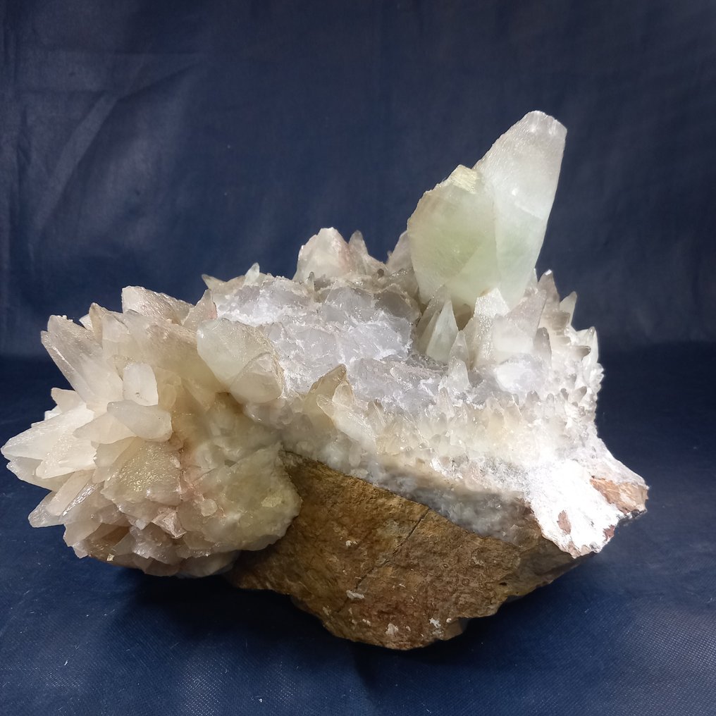 Calcite and fluorite Crystals on matrix - Height: 34 cm - Width: 36 cm- 23.28 kg - (1) #1.0