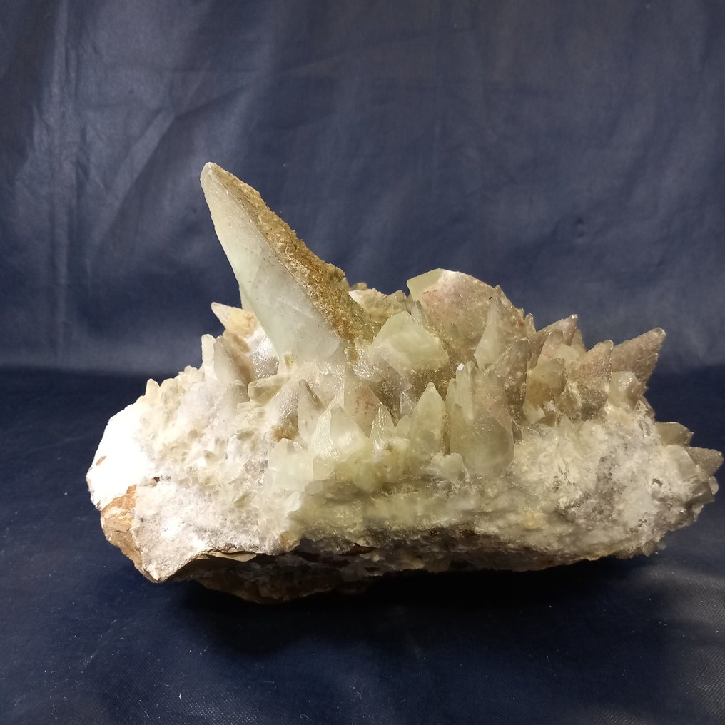 Calcite and fluorite Crystals on matrix - Height: 34 cm - Width: 36 cm- 23.28 kg - (1) #3.2