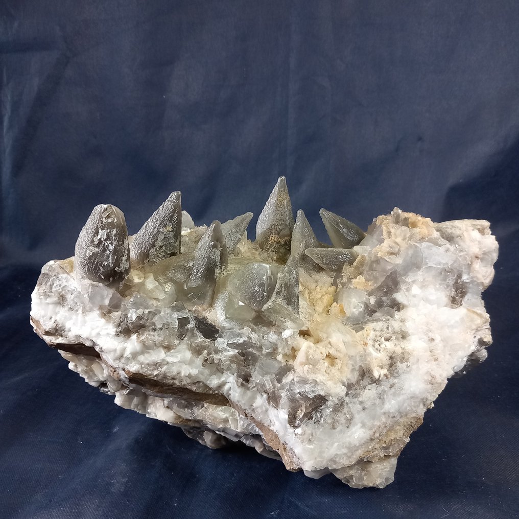 Calcite vs Fluorite Crystals on matrix - Height: 32 cm - Width: 23 cm- 13.2 kg - (1) #4.3