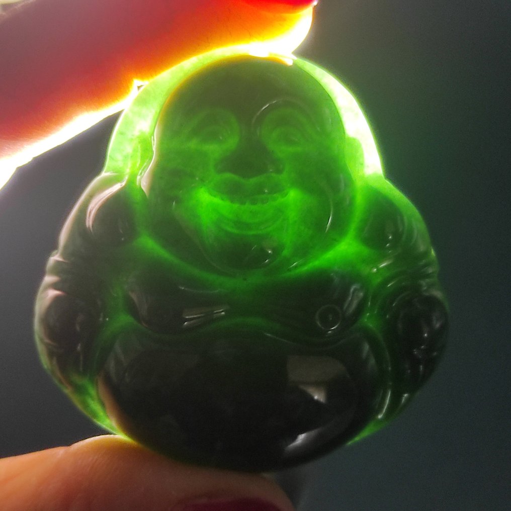 Χάραξη από τζάδα Βούδας. Μενταγιόν - Ύψος: 1 cm - Πλάτος: 5 cm- 45.9 g - (1) #1.0