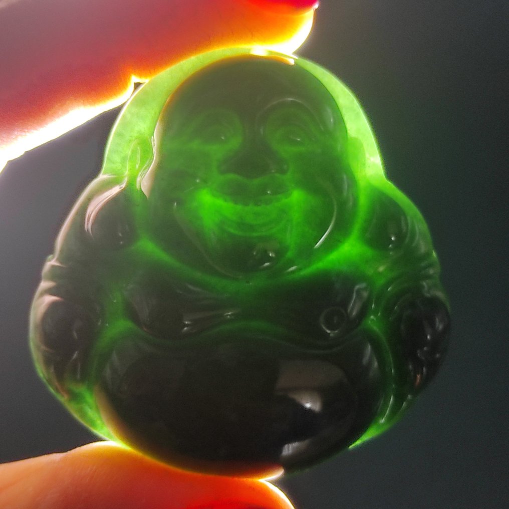 Χάραξη από τζάδα Βούδας. Μενταγιόν - Ύψος: 1 cm - Πλάτος: 5 cm- 45.9 g - (1) #1.0