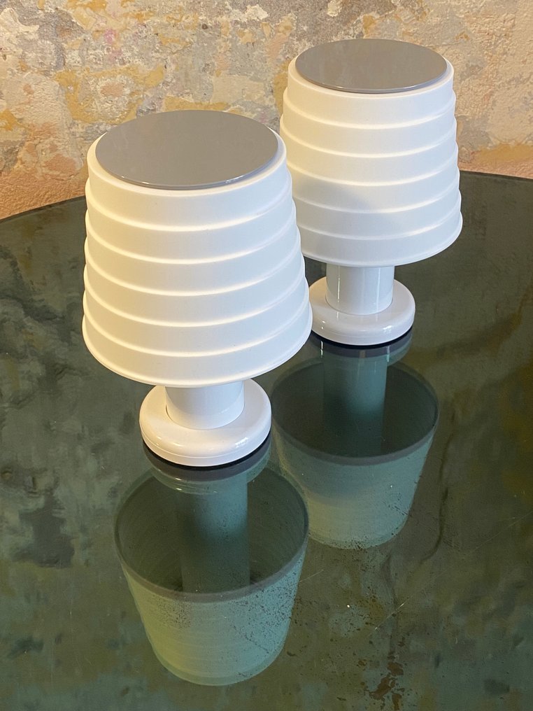 Sowden - George Sowden - Πορτατίφ κομοδίνου (2) - Δεν υπάρχει κείμενο για μετάφραση. - Αλουμίνιο - Ζευγάρι κομοδίνων λαμπτήρων #1.0