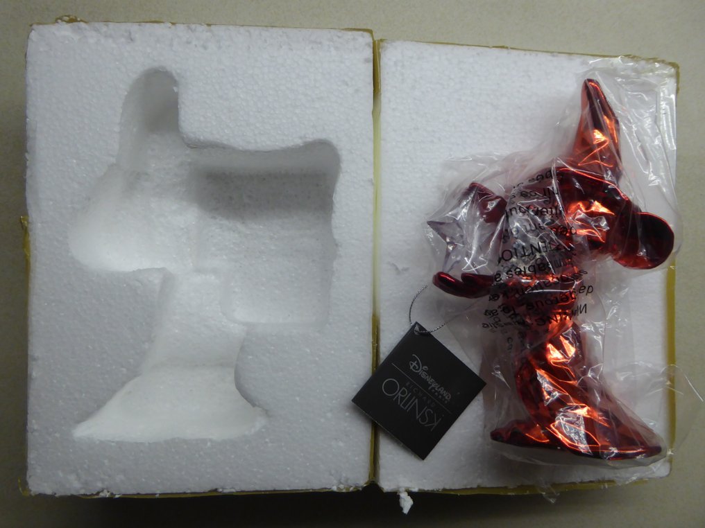 Richard Orlinski (1966) - Mickey Mouse (Red Edition) by Richard Orlinski #3.2